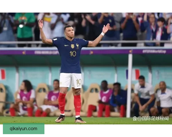 莱斯特城在2025年英超联赛中逆袭重返巅峰，状态回暖表现亮眼。