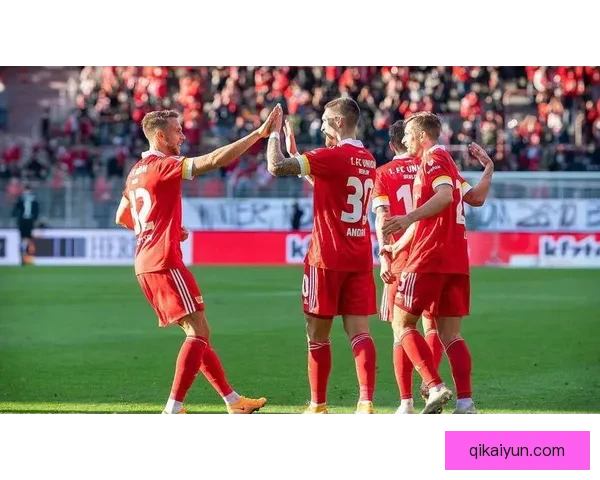 德甲哈克前锋续约，表现稳健引发俱乐部高度关注