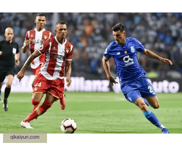 阿尔巴与内马尔配合默契，进攻端表现稳健